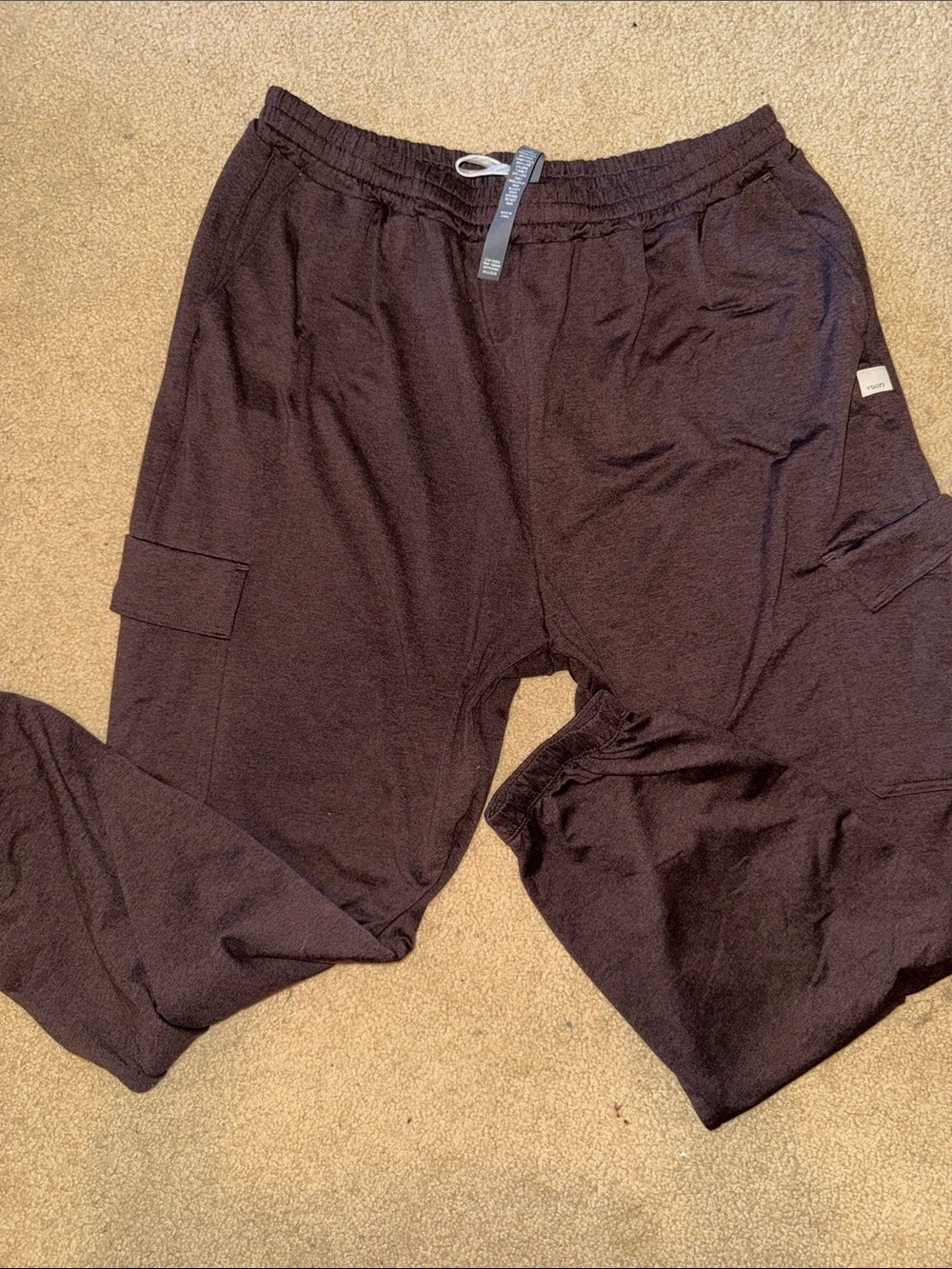 Vuori - halo cargo joggers- EUC - XL